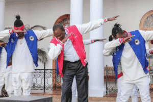 Part on the youth mobilization campaign: Kenyan President, Uhuru Kenyatta doing the ‘swag’ dancing with youth dance crew at state house in January 2017.